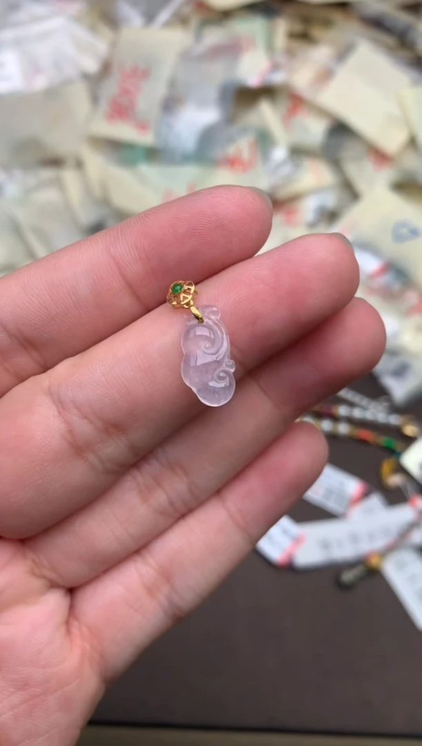 翡翠挂件18K金镶嵌—