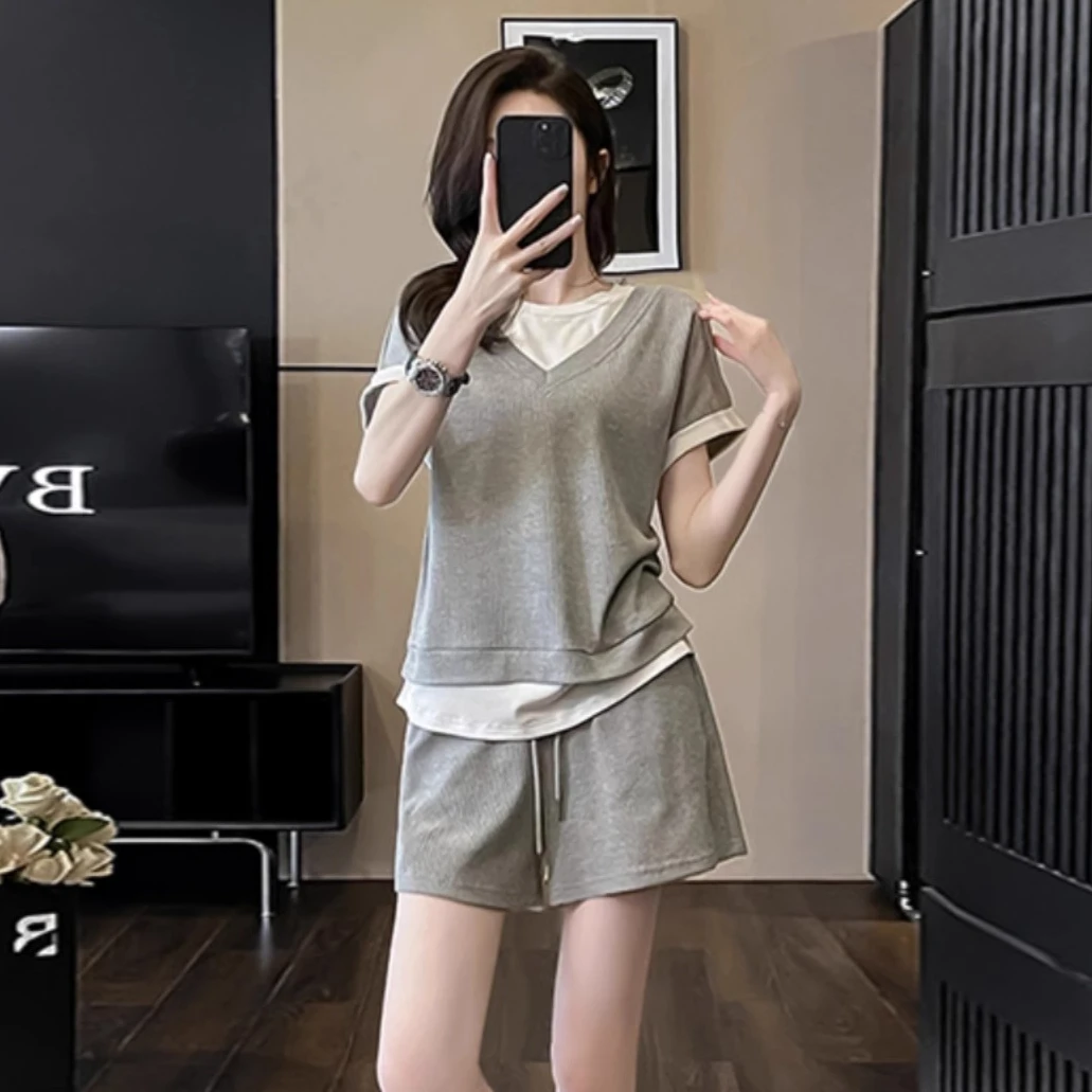 休闲运动套装女夏季新款洋气百搭时髦假两件短袖上衣短裤两件套