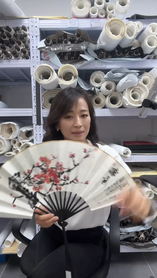 炳山艺术---卢晓星墙角数枝梅+花鸟扇子
