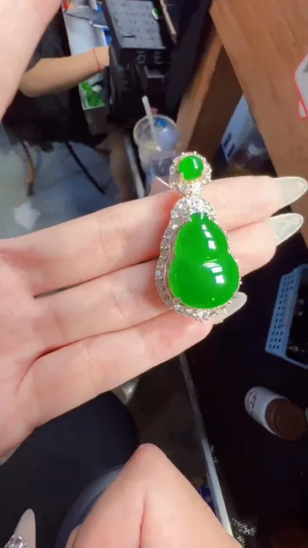 未镶嵌定制翡翠翡翠A货有轻微色差属于正常现象，葫芦多样性发货1