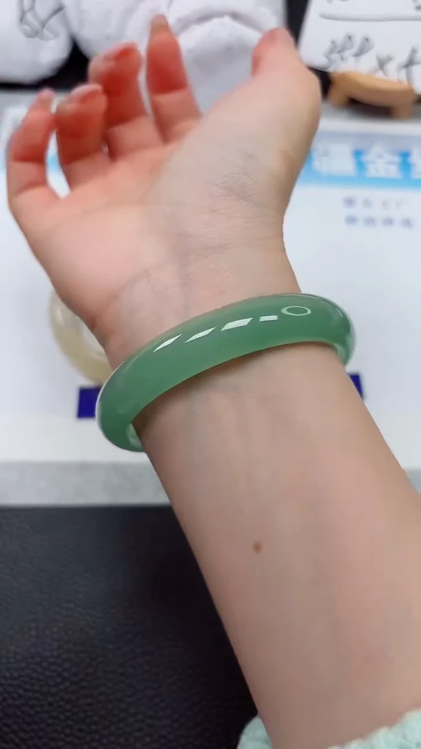 【闪购商品】石英质玉手镯未镶嵌475