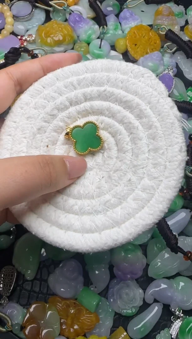 颈饰未镶嵌翡翠缅甸翡翠吊坠