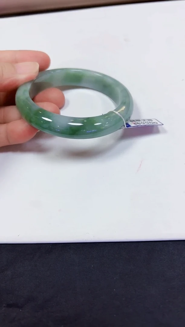 颈饰未镶嵌翡翠手镯59
