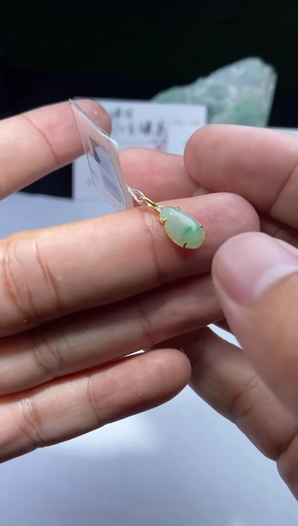 【闪购商品】翡翠吊坠(不含链)18K金镶嵌1