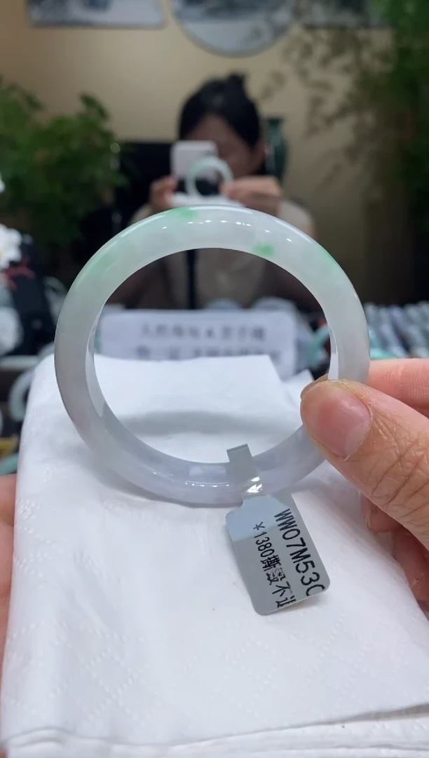 翡翠手镯未镶嵌翡翠手镯