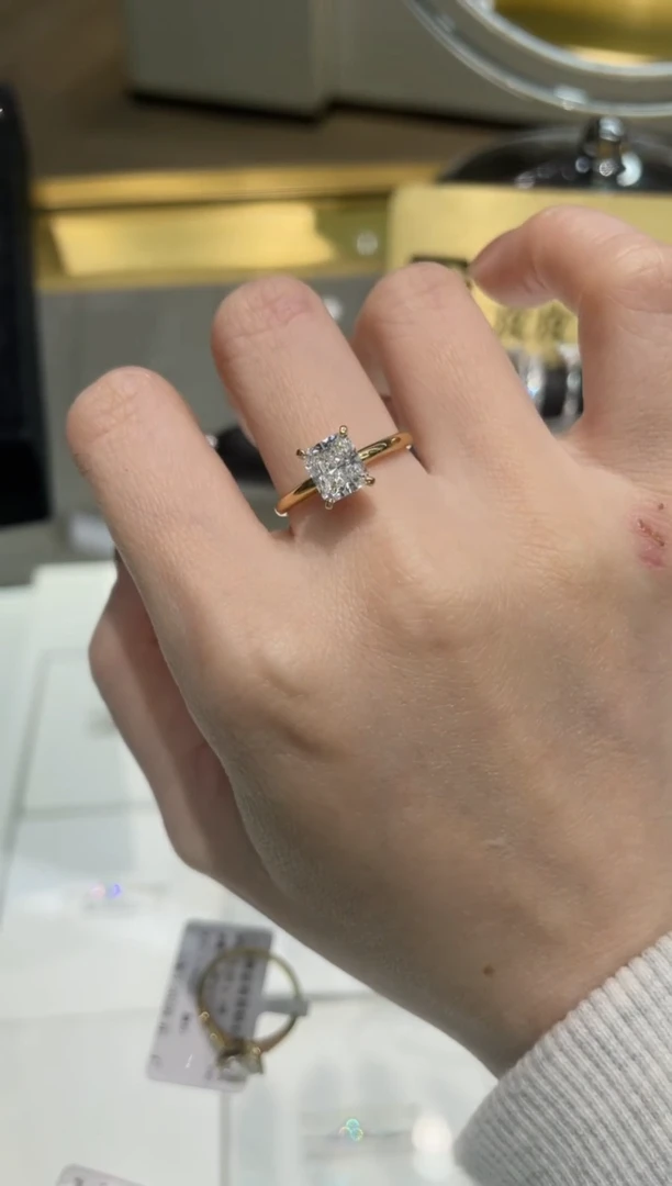 【闪购商品】实验室培育钻石18K金镶嵌垫形1ct12圈