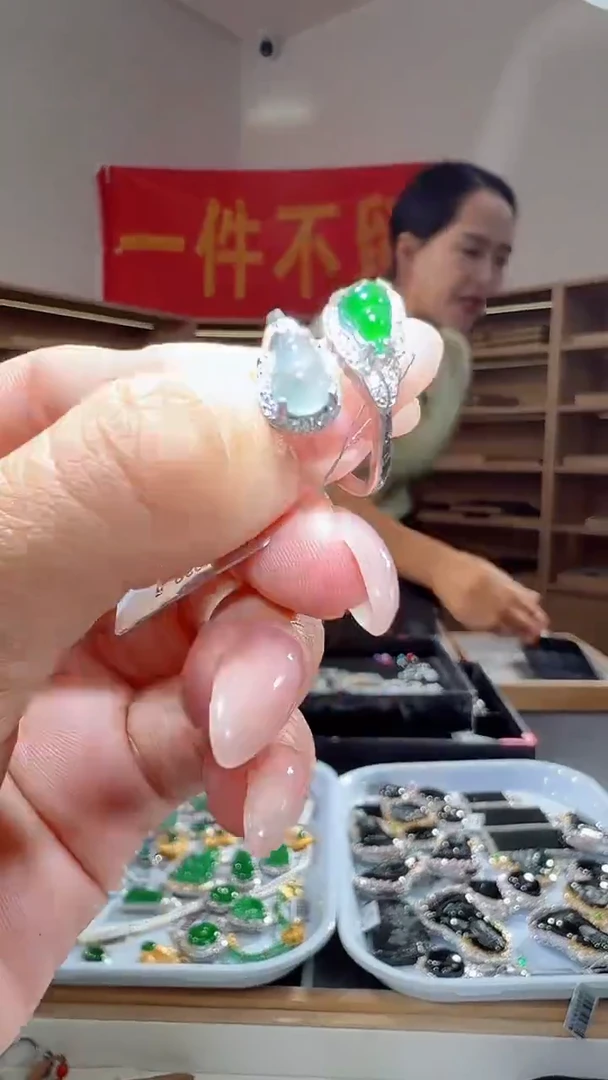 银S925镶嵌定制翡翠葫芦戒指