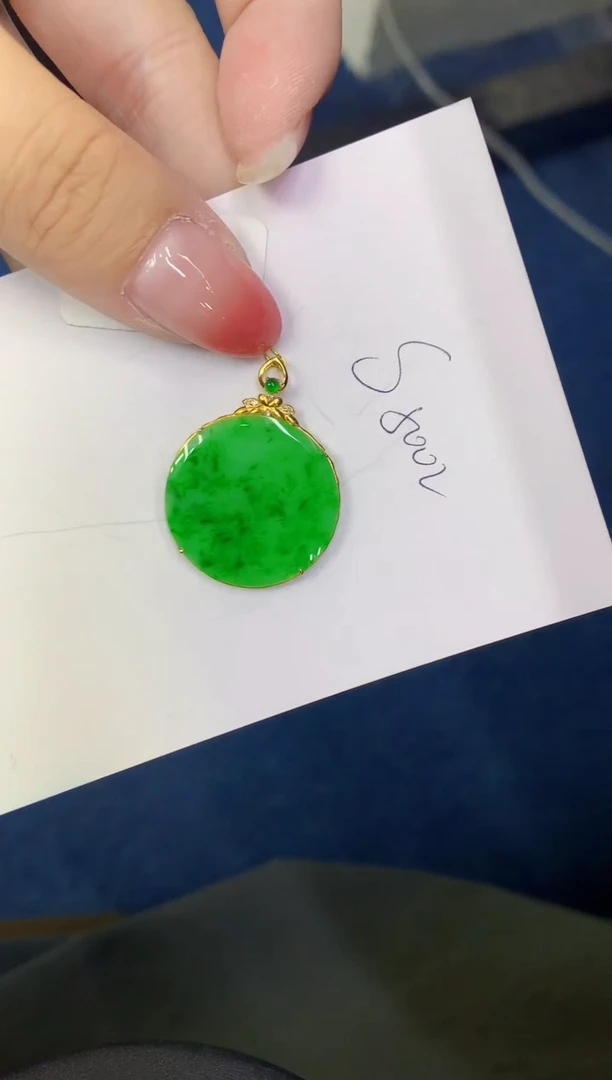 翡翠18K金镶嵌颈饰缅甸天然翡翠A货