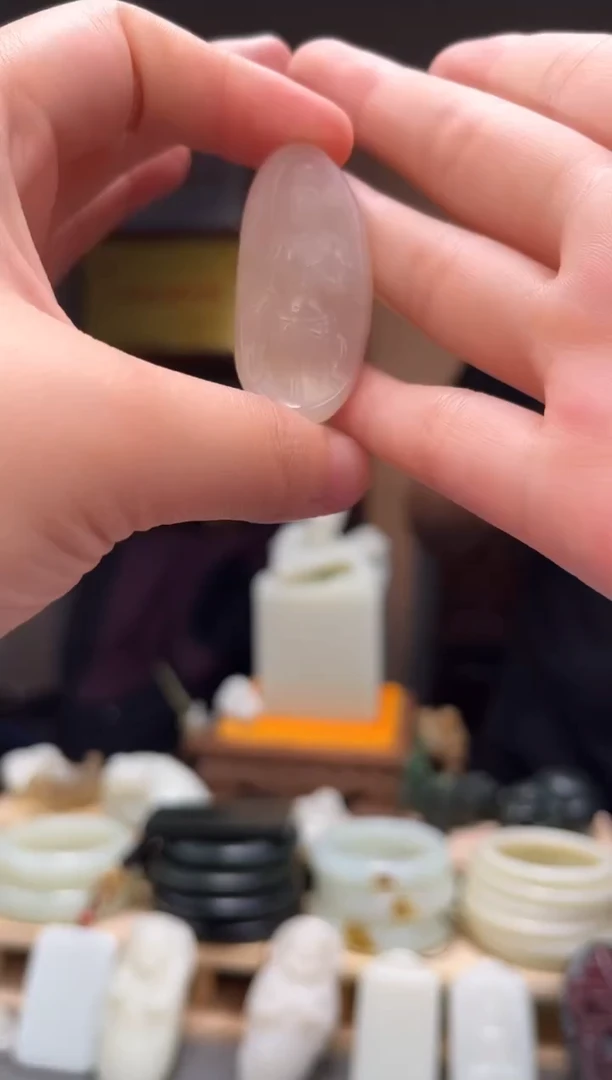 颈饰未镶嵌和田玉吊坠