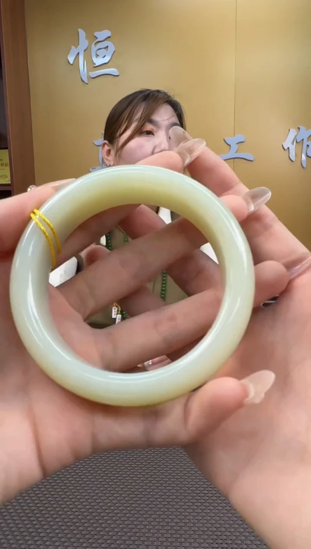 【闪购商品】和田玉手镯未镶嵌60