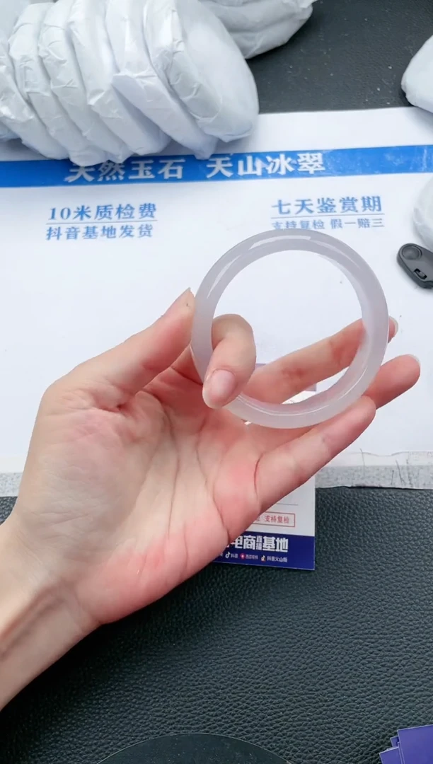 【闪购商品】石英质玉手镯未镶嵌L402