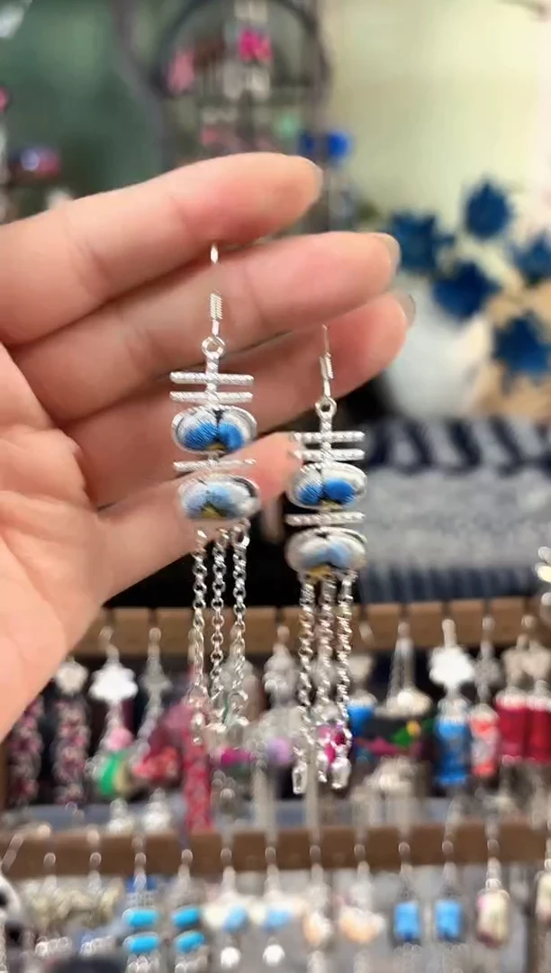 彩云南阁非遗老绣饰品821