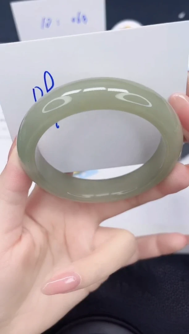 未镶嵌手镯石英质玉111-60.4