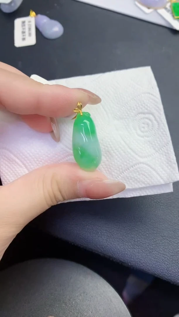 颈饰18K金镶嵌翡翠缅甸天然翡翠A货