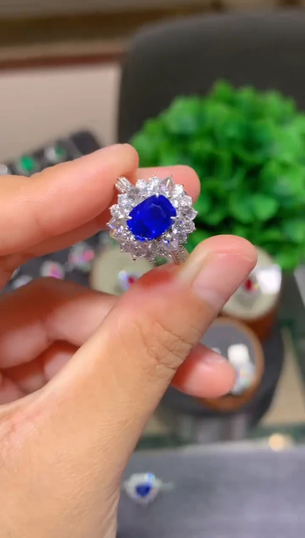 戒指蓝宝石18K金镶嵌2.13ct