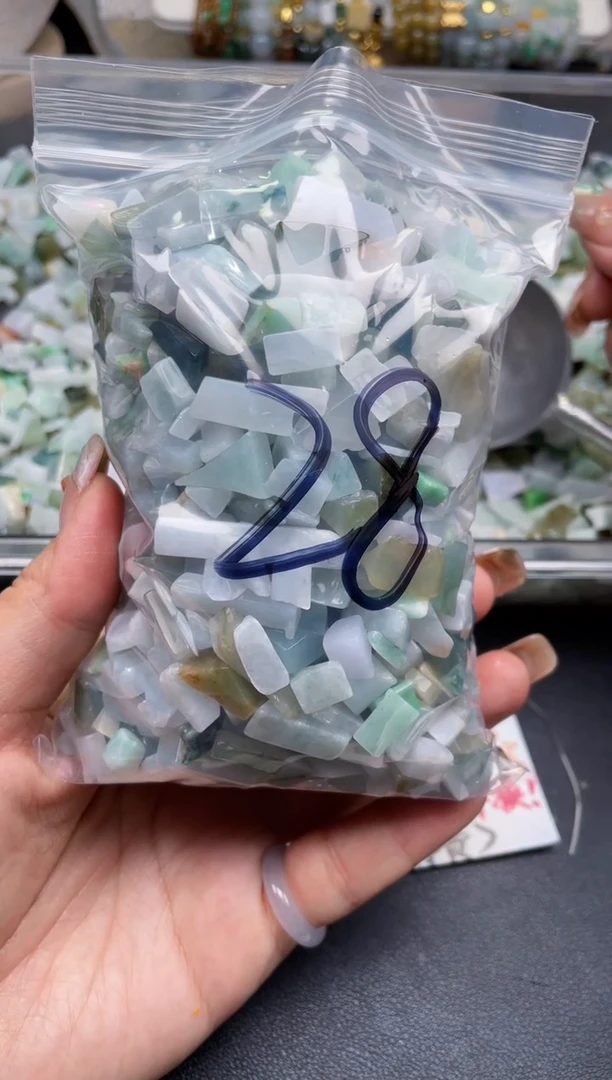 配石翡翠天然翡翠迷你500克28