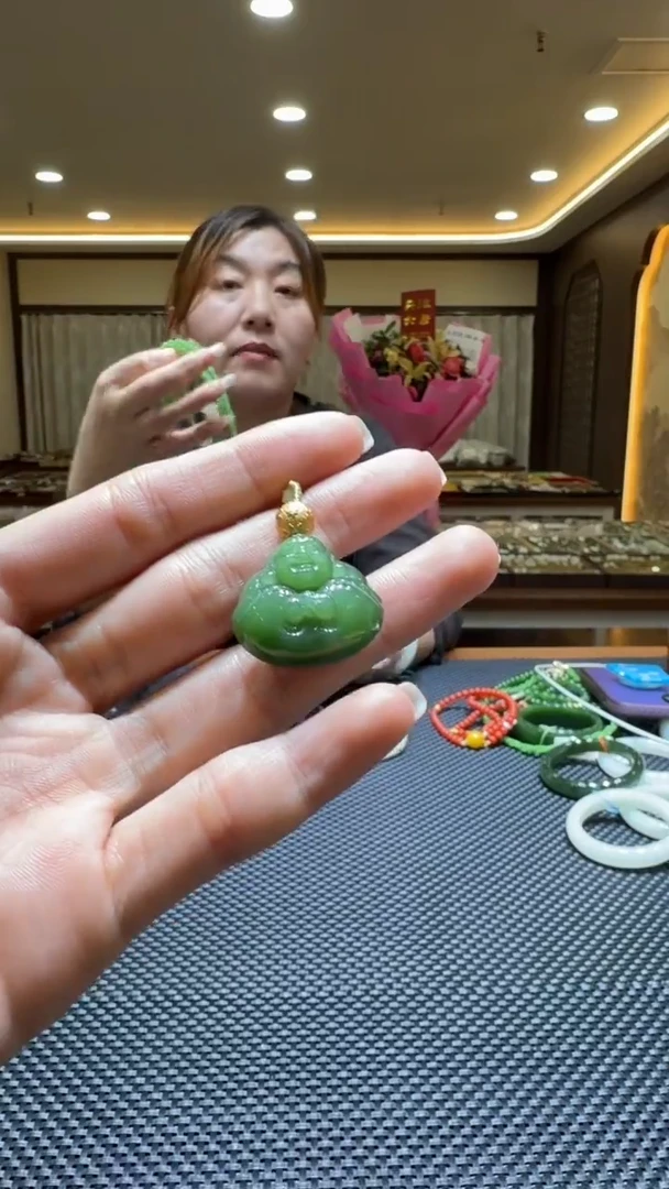 颈饰未镶嵌和田玉挂件