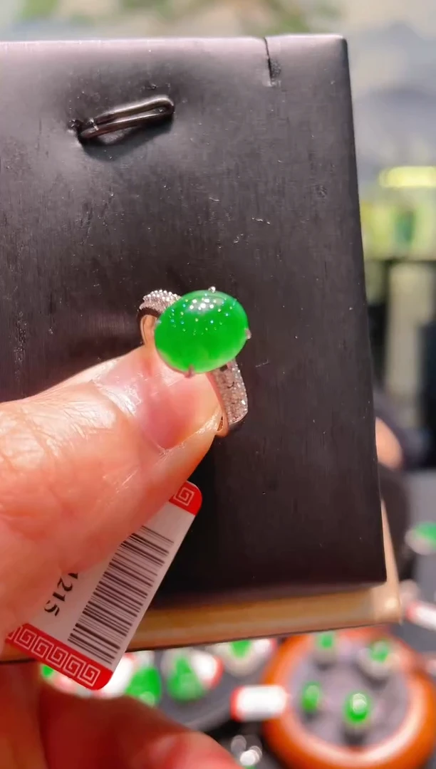 翡翠18K金镶嵌颈饰翡翠A83