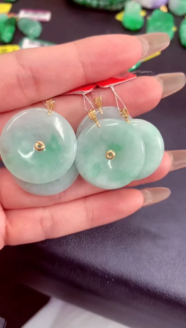 翡翠18K金镶嵌吊坠(不含链)多样性发货发其中一件