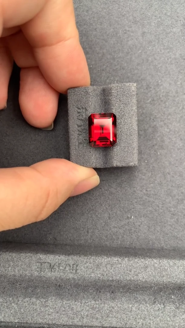 未镶嵌珠宝半成品石榴石8.2ct镁铝榴石 定制 GE