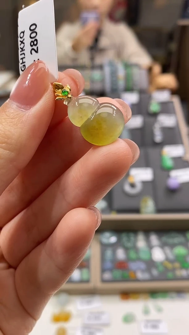 颈饰18K金镶嵌翡翠葫芦