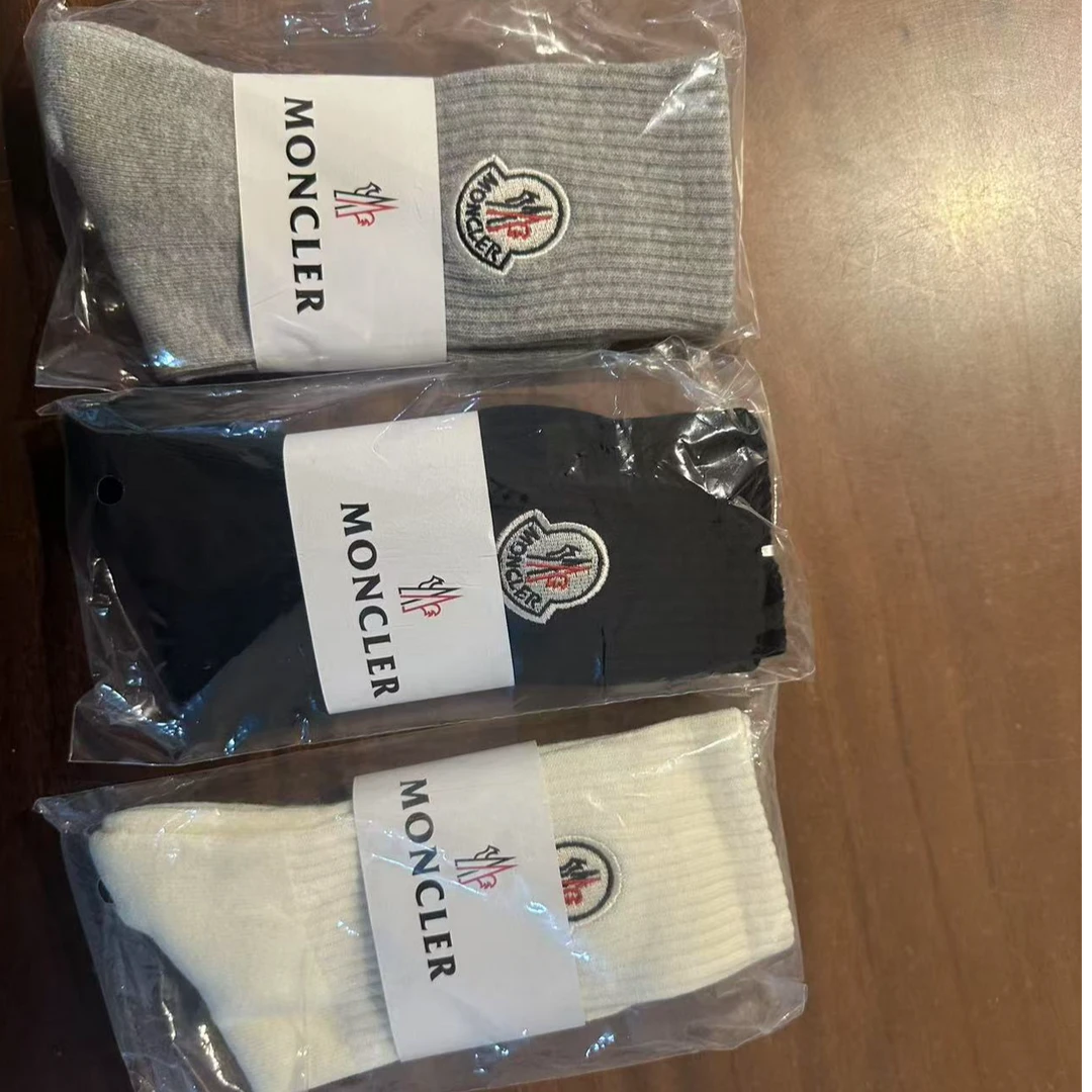全新未使用 MONCLER 经典冬季长袜 239
