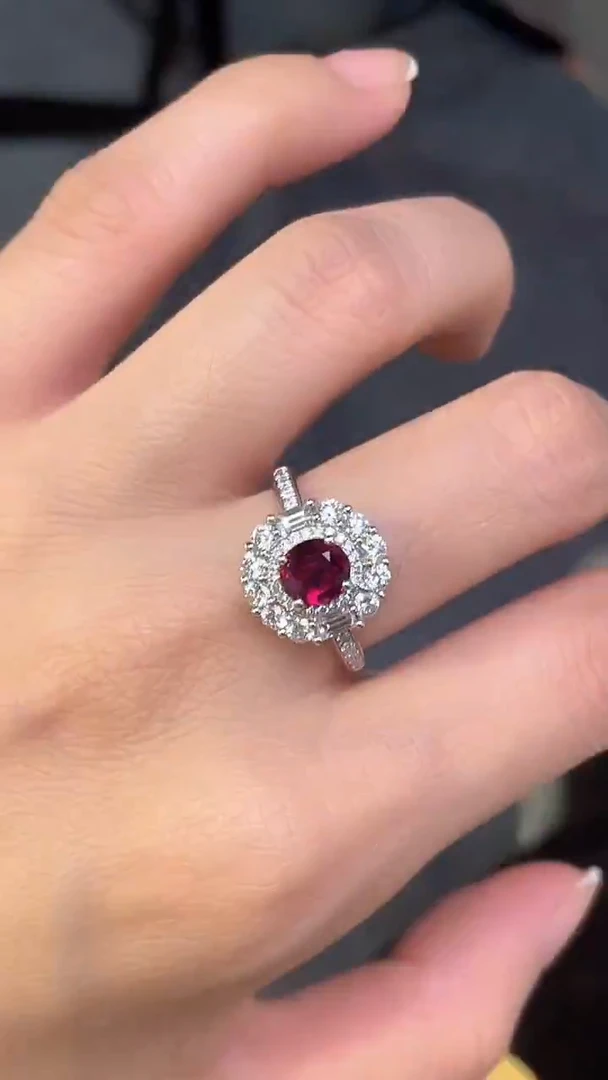 铂Pt950镶嵌戒指红宝石鸽血红主石：0.92ct