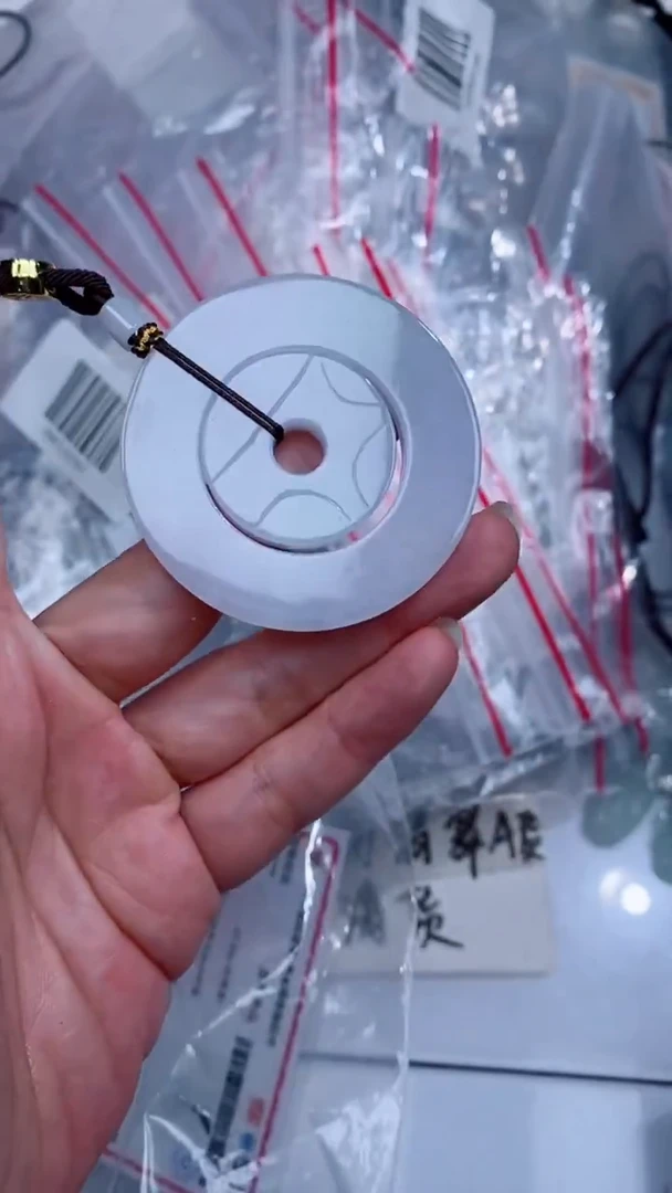 颈饰未镶嵌翡翠吊坠