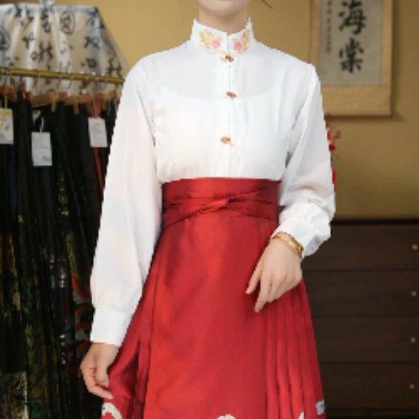 新中式刺绣梅花上衣