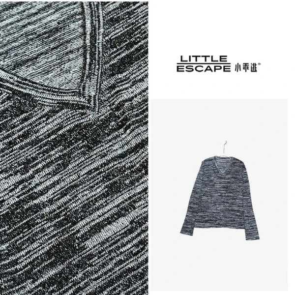 小乖逃休闲时尚灰色V领T恤打底银线长袖百搭款250913