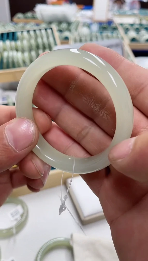 和田玉手镯未镶嵌小**️和田玉手镯