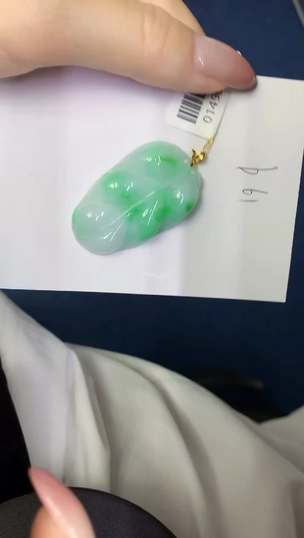 翡翠18K金镶嵌颈饰缅甸天然翡翠A货