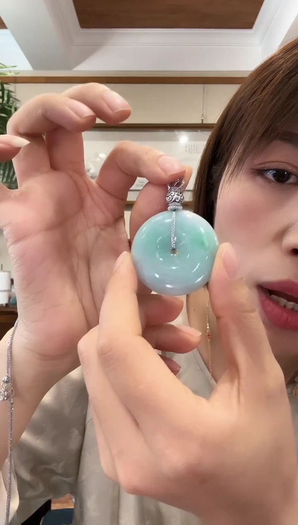 翡翠未镶嵌颈饰国风