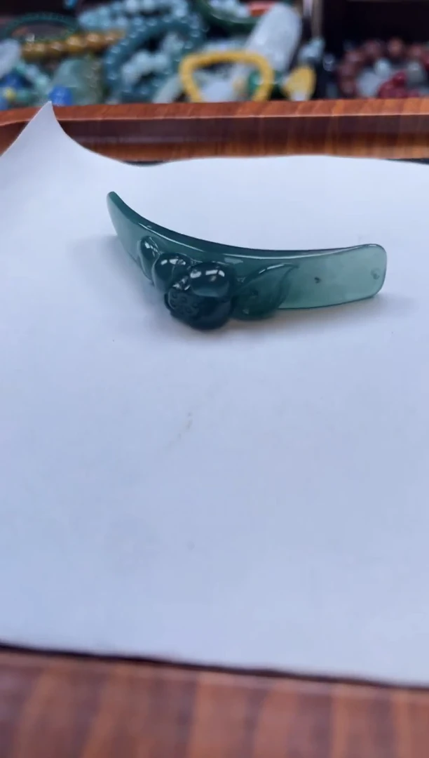 翡翠挂件未镶嵌危料手牌