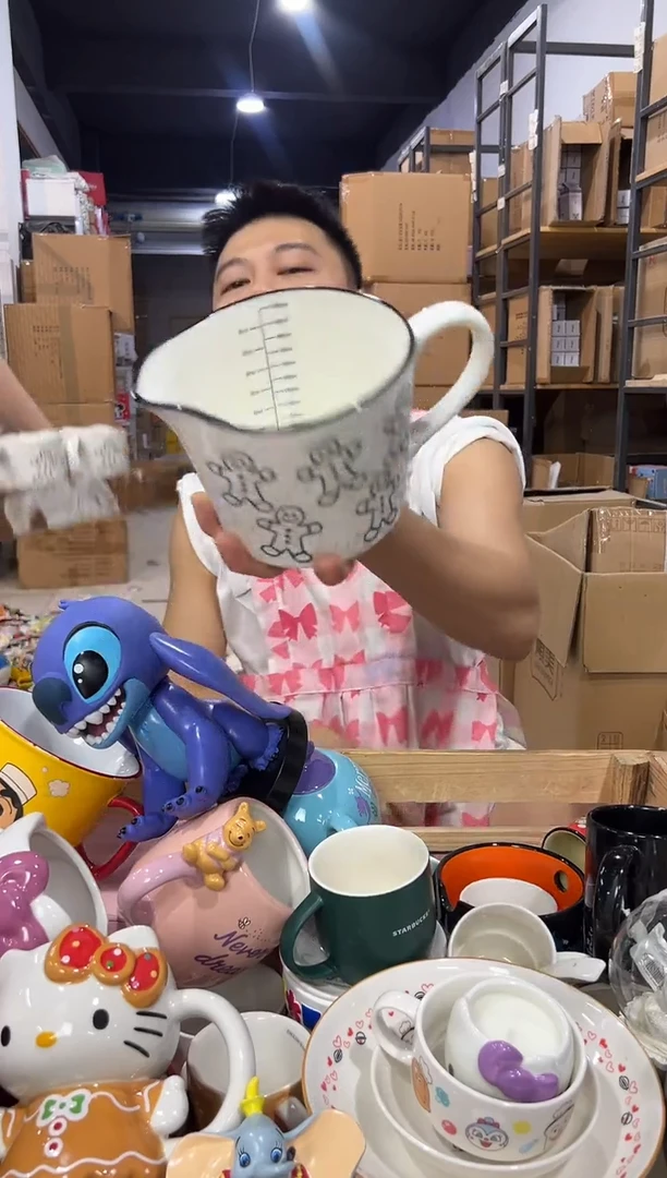 瓷片姜饼人奶壶