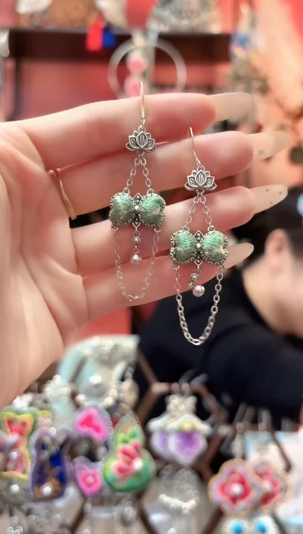 织绣云织谣民族风精美饰品   1098*