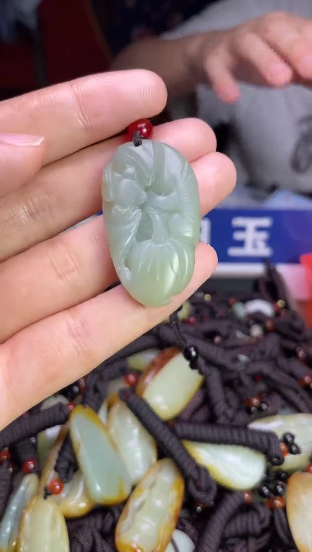 未镶嵌和田玉挂件1