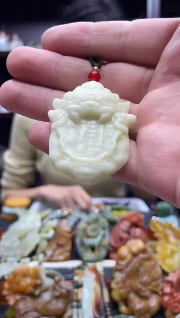 未镶嵌岫玉吊坠·