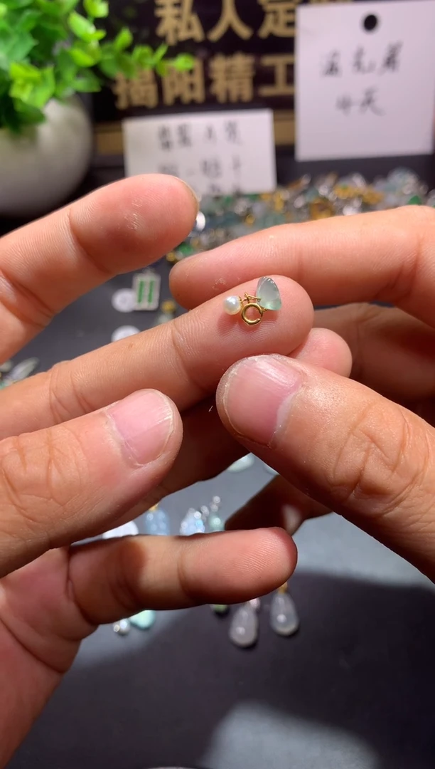 翡翠18K金镶嵌吊坠(不含链)1