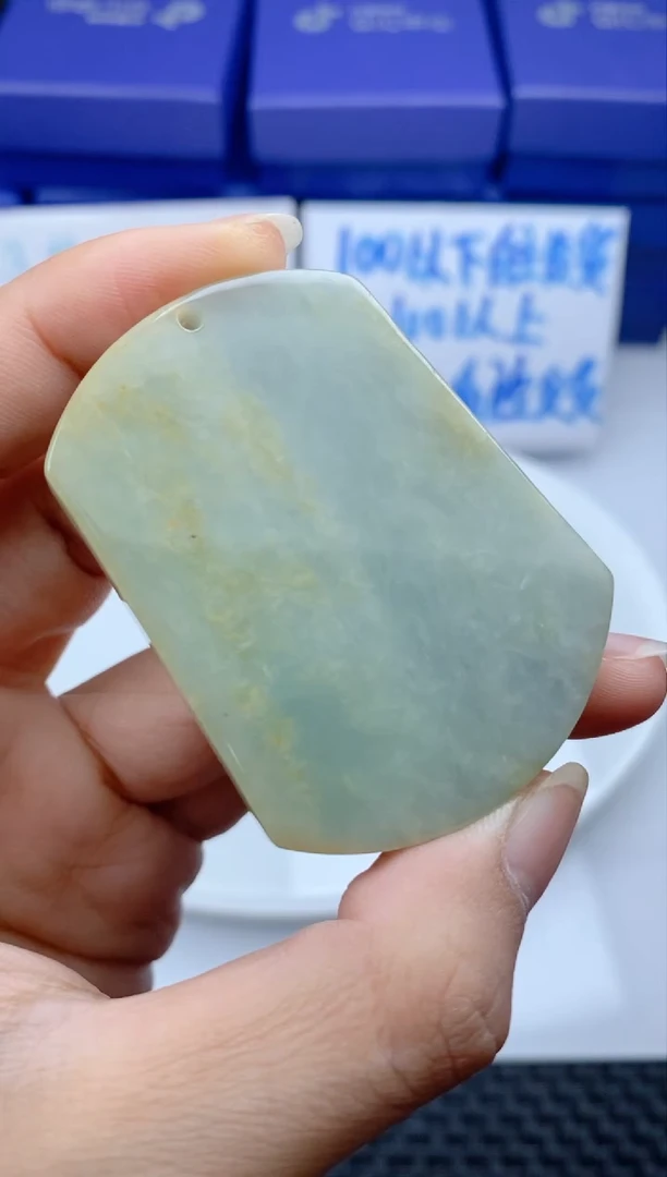 翡翠未镶嵌颈饰
