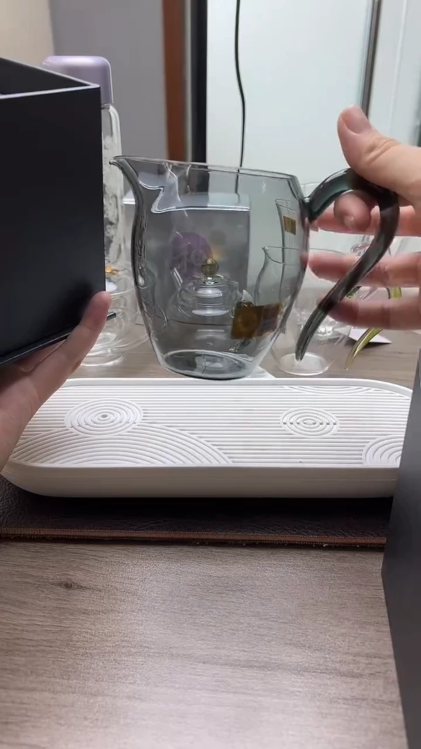 怡然烟灰，，，，，，，，，，，