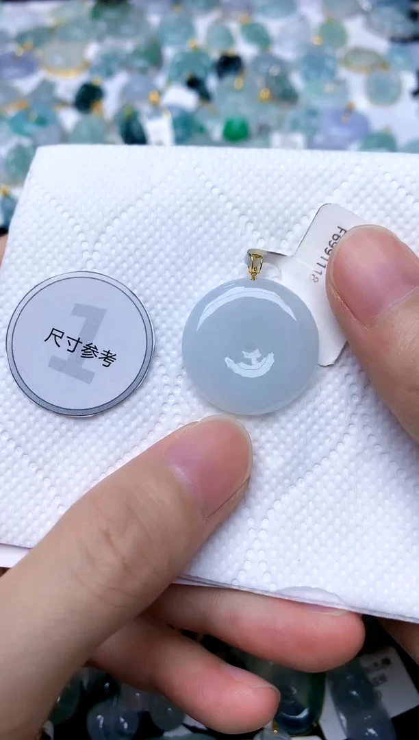 颈饰18K金镶嵌翡翠天然A货翡翠