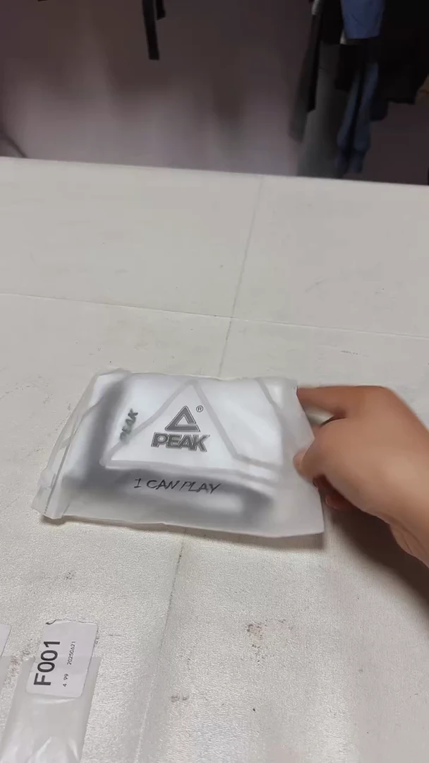 蚕丝两副一白一黑冰袖