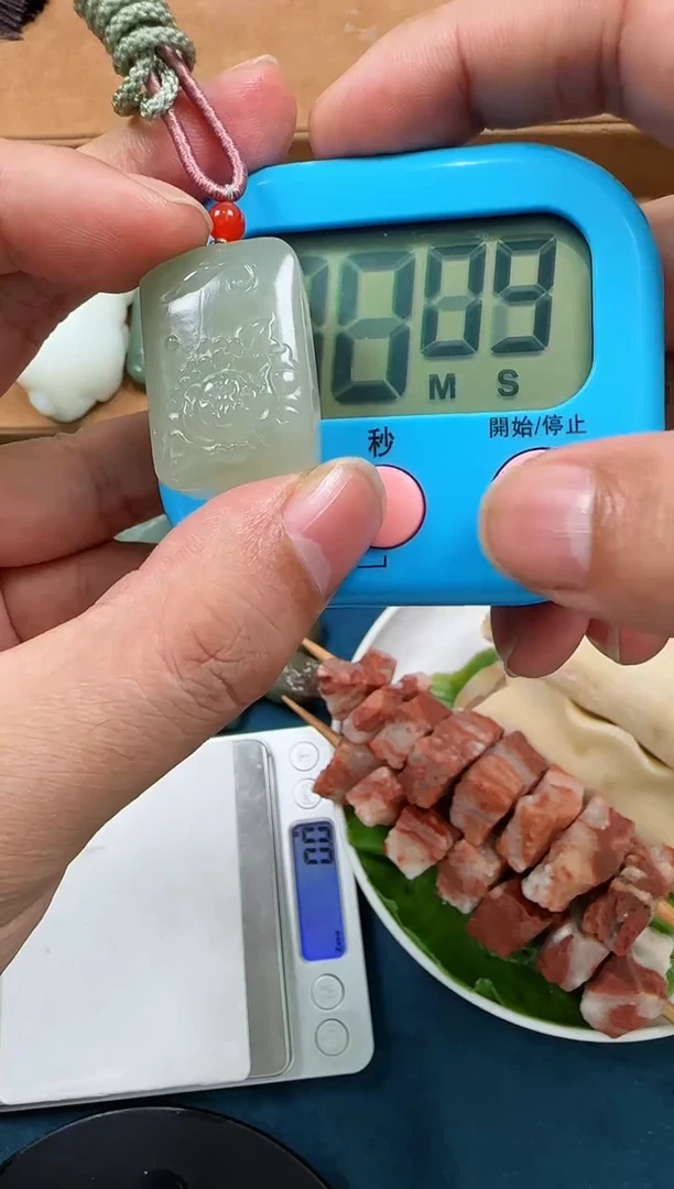 颈饰未镶嵌和田玉长**酒吊坠