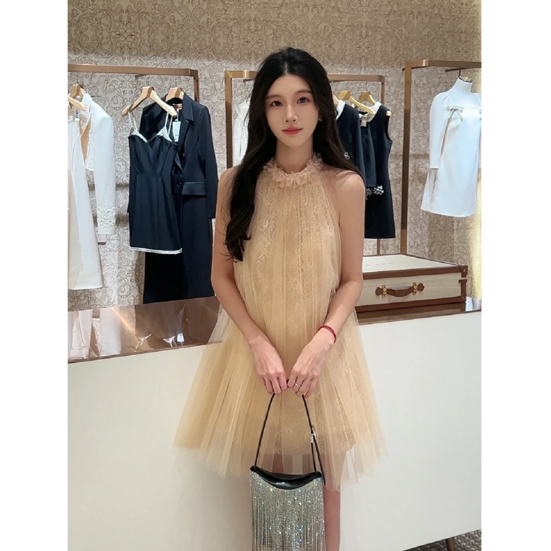 超仙甜美重工连衣裙2025夏新款精致立体花朵挂脖裙高级感无袖裙子