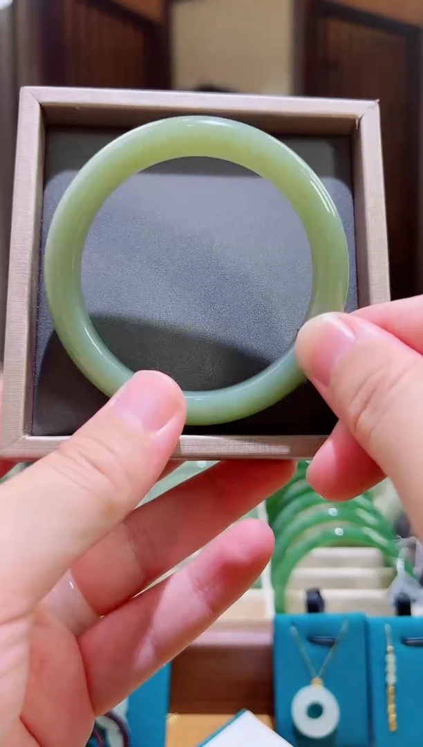 颈饰未镶嵌和田玉沙枣青58