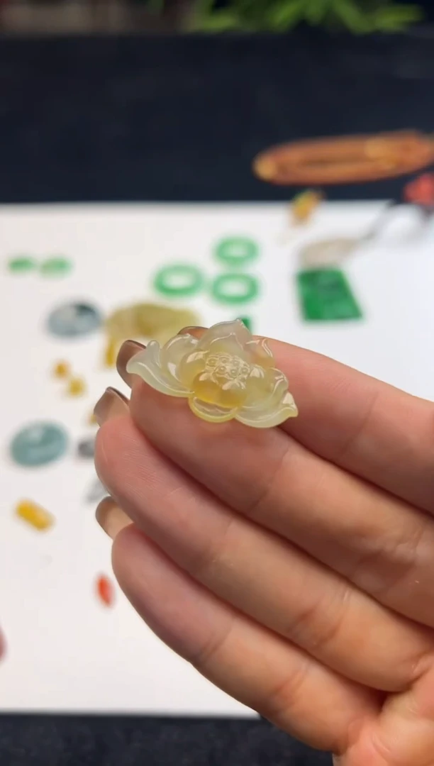 未镶嵌定制翡翠黄莲花888+88