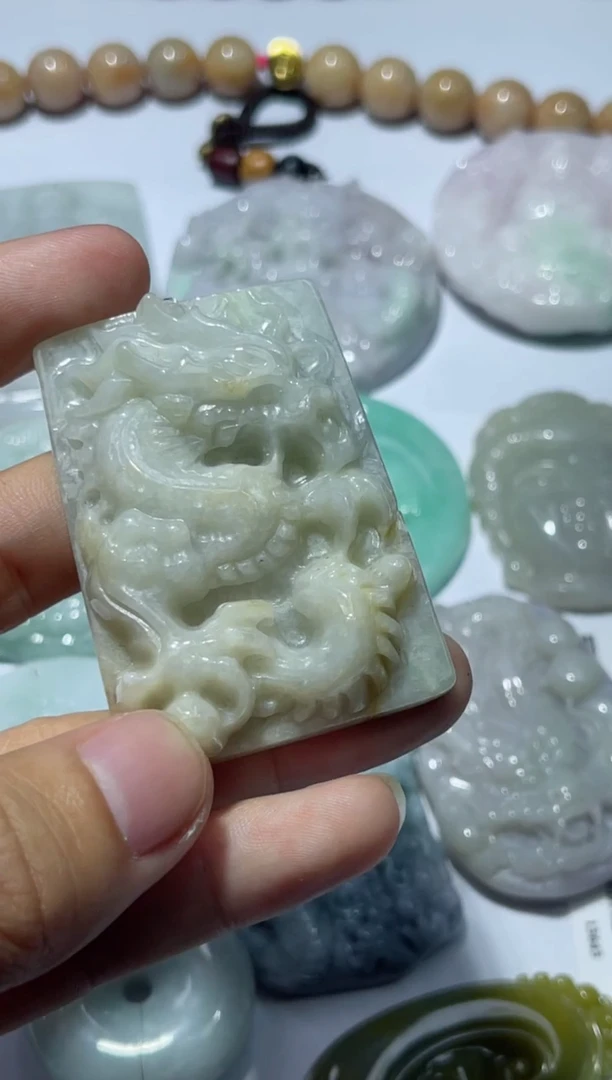 【闪购商品】翡翠颈饰未镶嵌00013116