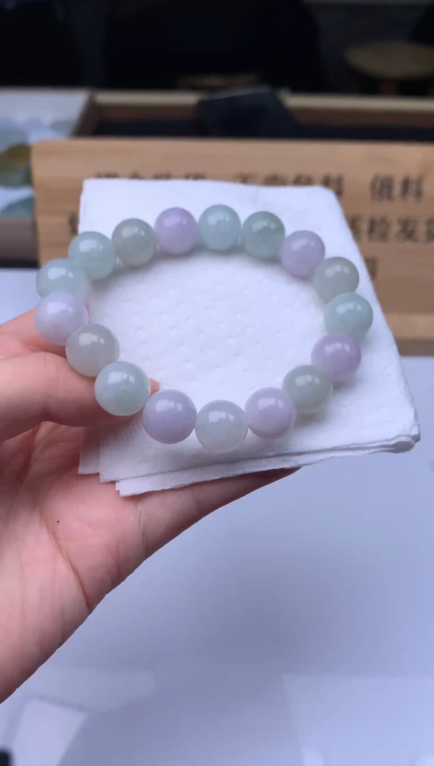 未镶嵌手串翡翠种***?上车