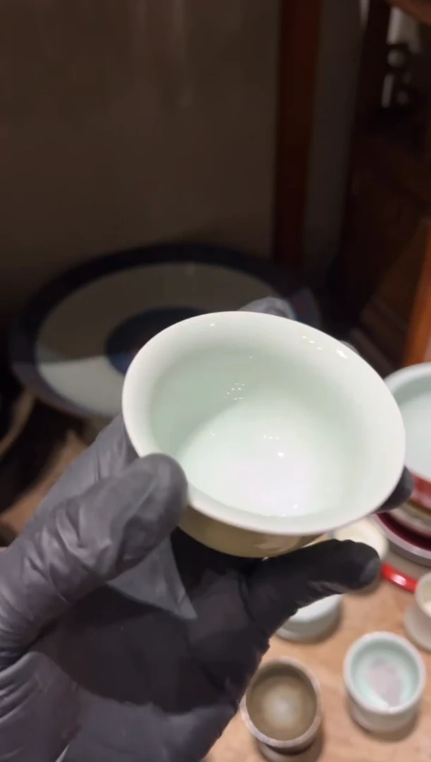 【闪购商品】瓷片50  外黄内白茶杯1个